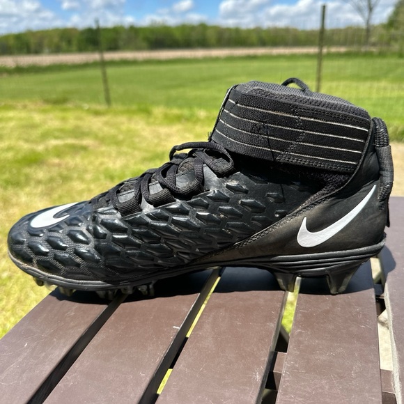 Nike mens force savage  pro 2